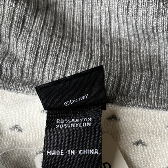 Torrid Gray and Burgundy Off-the-Shoulder Sweater flaws New Size 2X Disney Belle - Picture 4 of 13